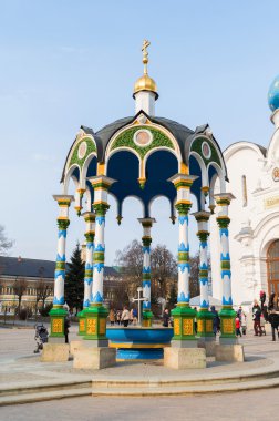 Sergiev Posad, Rusya Federasyonu - 28 Mart 2015. Moskova yakınlarındaki Sergiyev Posad büyük Trinity manastırda. Rusya'nın altın yüzük