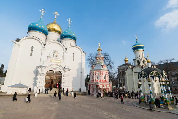 Sergiev Posad, Rússia - 28 de março de 2015. O grande mosteiro da Trindade em Sergiyev Posad perto de Moscou. Anel de Ouro da Rússia — Fotografia de Stock