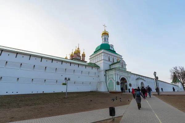 Sergiev Posad, Rússia - 28 de março de 2015. grande mosteiro da Trindade em Sergiyev Posad perto de Moscou. Anel de Ouro de uma Rússia — Fotografia de Stock