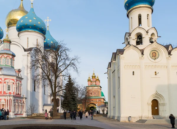 Sergiev Posad, Rusko - 28 března 2015. Velká trojice klášter ve městě Sergiyev Posad nedaleko Moskvy. Zlatý prsten Ruska — Stock fotografie