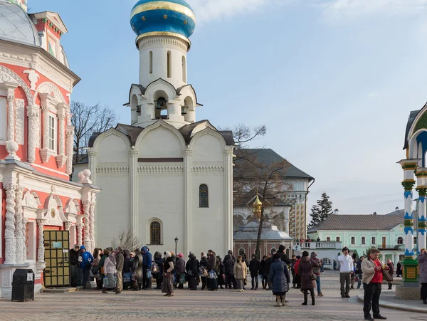 Sergiev Posad, Rússia - 28 de março de 2015. grande mosteiro da Trindade em Sergiyev Posad perto de Moscou. Anel de Ouro de uma Rússia — Fotografia de Stock