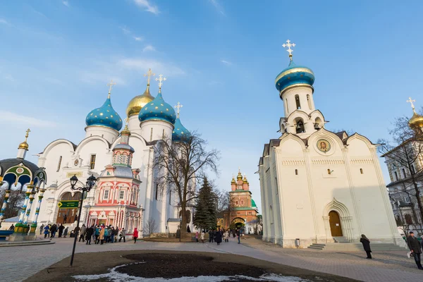 Sergiev Posad, Rusland - 28 maart 2015. grote klooster van de drie-eenheid in Sergiyev Posad in de buurt van Moskou. Gouden Ring van Rusland — Stockfoto