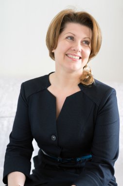 Mavi elbiseli güzel kadın rüya