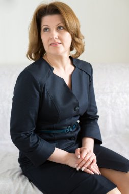 Mavi elbiseli güzel kadın rüya