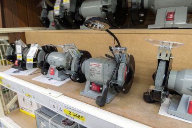 Moskova, Rusya - 03 Mart 2015. Leroy Merlin deposundaki aletleri. Leroy Merlin bir Fransız ana-geliştirme ve Bahçe perakendeci on üç ülkede hizmet veren olduğunu