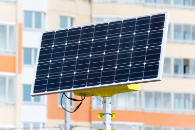 Sokak lambası güneş pil ile çalışır