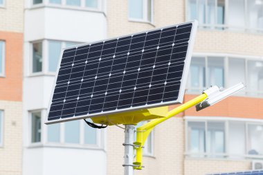 Sokak lambası güneş pil ile çalışır