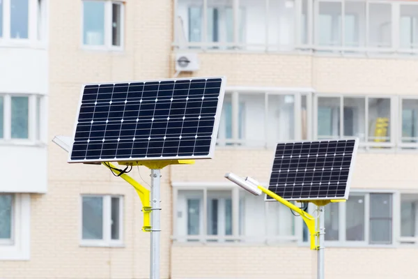 Gatlykta drivs av solbatterier — Stockfoto