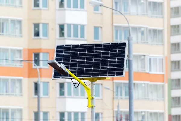 tuin verlichting met solar batterij — Stockfoto © bizoner777.gmail ... tuin verlichting met solar batterij — Stockfoto © bizoner777.gmail ...