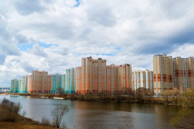 Krasnogorsk, Rusya Federasyonu - Nisan 18,2015. Krasnogorsk Moskova Oblast Moskova Nehri üzerinde yer alan bölgesinde merkezi Krasnogorsky biridir. Yaklaşık 2 milyon metrekare konut geliştirme alanıdır