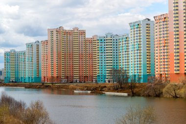 Krasnogorsk, Rusya Federasyonu - Nisan 18,2015. Krasnogorsk Moskova Oblast Moskova Nehri üzerinde yer alan bölgesinde merkezi Krasnogorsky biridir. Yaklaşık 2 milyon metrekare konut geliştirme alanıdır