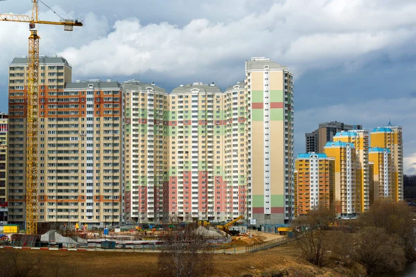 KRASNOGORSK, RUSSIA - 18 APRILE 2015 Krasnogorsk è una città e centro del distretto di Krasnogorsky, nell'Oblast 'di Mosca, situata sul fiume Moskva. Area di sviluppo residenziale è di circa 2 milioni di metri quadrati — Foto Stock