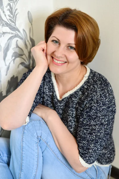 Portrait of  adult woman in the room against  wall — Stock Photo, Image