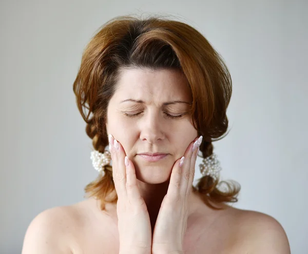 Young woman in pain is having   toothache — Stock Photo, Image