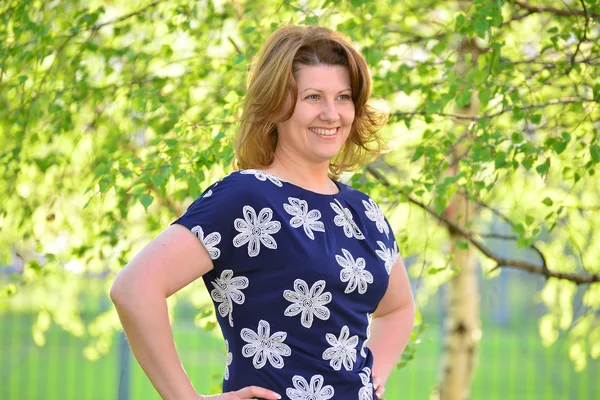 Adult elegant woman on the nature in  summer — Stock Photo, Image