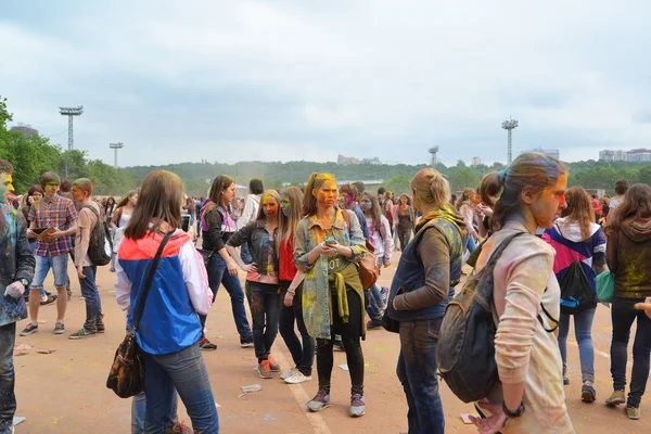 MOSCOW, RUSSIA - MAY 23, 2015: Festival of colors Holi in the Luzhniki Stadium. Roots of this fest are in India, where it called Holi Fest. Now russian people celebrate it too. — Stock Photo, Image