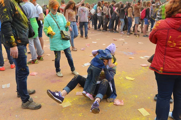 MOSCOW, RUSSIA - MAY 23, 2015: Festival of colors Holi in the Luzhniki Stadium. Roots of this fest are in India, where it called Holi Fest. Now russian people celebrate it too. — Stock Photo, Image