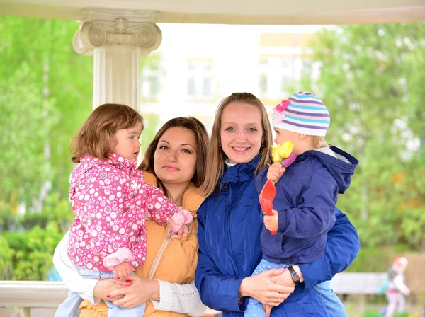 Two mothers with children on the walk in  gazebo — Stock Photo, Image