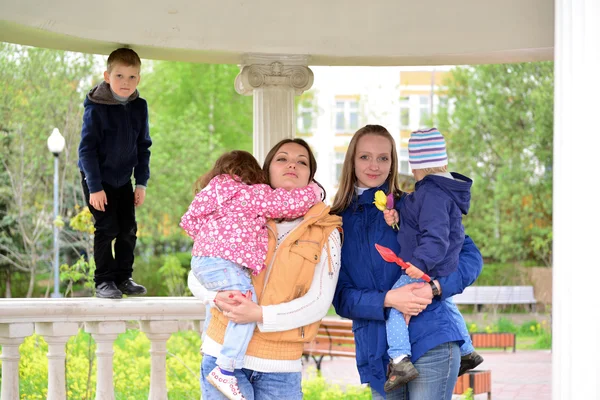 Two mothers with children on the walk in  gazebo — Stock Photo, Image