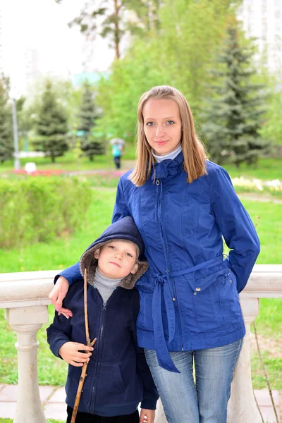 Portrait of mother with her son on nature — Stock Photo, Image