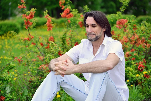 Adult male in the summer park — Stock Photo, Image