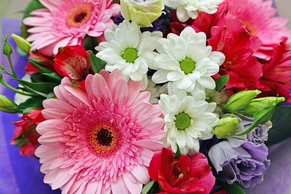 Bouquet de fleurs avec un gerbera — Photo