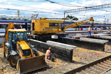 Moskova, Rusya - 17.06.2015. leningrad istasyonunda demiryolu inşası.