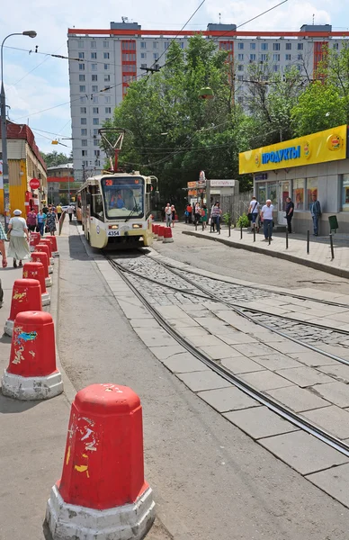 MOSCOW, RUSSIA - 15.06.2015. The tram rides on rails. Every day go on a city 1,000 trams — Stock Photo, Image