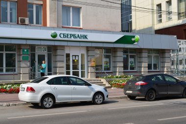 Lipetsk, Rusya - 05.08.2015. Lipetsk Sberbank Rusya'nın dalı. Sberbank leasing