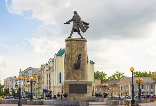 Lipetsk russland-05.08.2015. Denkmal für Peter den Großen ist eine der Hauptattraktionen der Stadt Lipetsk — Stockfoto