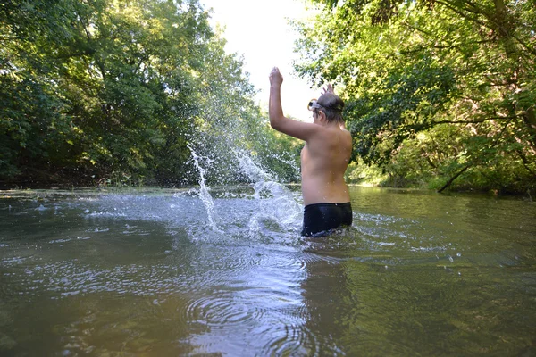 Boy teenager swims in  river in summer — Stock Photo, Image