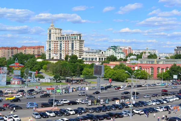MOSCOU, RUSSIE - 26.06.2015. Vue de dessus sur Sadovoye Koltso - l'une des routes les plus importantes et majeures de la ville . — Photo
