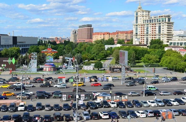 Moscow, Rusland - 26.06.2015. Bovenaanzicht op Sadovoye Koltso - een van de belangrijkste en meest belangrijke wegen in de stad. — Stockfoto