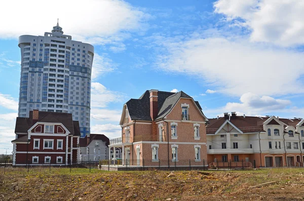 Krasnogorsk, Federacja Rosyjska - kwietnia 22,2015: Krasnogorsk jest miasto i centrum Krasnogorsky dzielnicy, w obwodzie moskiewskim położone na rzekę Moskwę. Strefy rozwoju budownictwa mieszkaniowego na około 2 mln stóp kwadratowych — Zdjęcie stockowe