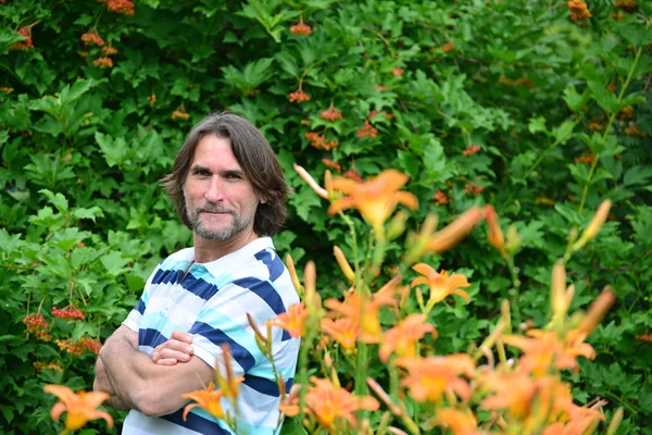 Dark-haired man with a beard in nature — Stock Photo, Image