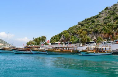 Kemer, Turkey - 06.20.2015. Rıhtımın turistler için zevk tekneler 