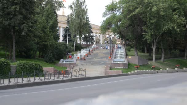リペツク, ロシア連邦 - 05.08.2015。中心街は、都市は、ペトロフスキ降下の 1 つ上の表示します。 — ストック動画