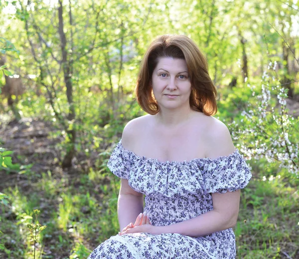 Portrait of a middle-aged woman on the nature — Stock Photo, Image