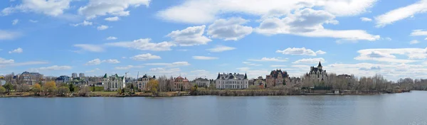 MOSCOW, RUSSIA - 04, 22,2015. expensive mansion in the cottage settlement Myakinino — Stock Photo, Image