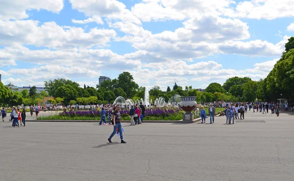 Moskva, Rusko - 26.06.2015. Gorkého Park - centrální Park kultury a odpočinku. — Stock fotografie