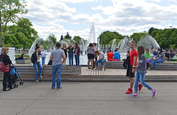 Moskva, Ryssland - 26.06.2015. Gorky Park - Central Park för kultur och resten. — Stockfoto