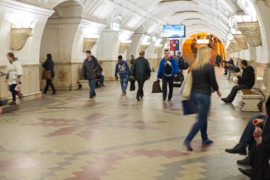 Moscow, Rusya Federasyonu-27.04.2015. Metro istasyonları Belorusskayamoscow Metro taşıyan bir günde 7 milyonun üzerinde yolcu