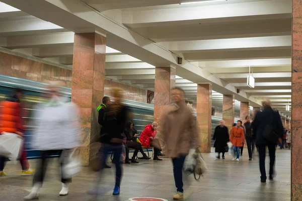 Moscow, Rusya Federasyonu-27.04.2015. Ulitsa 1905 Goda metro istasyonları. Moskova metrosu taşıyan 7 milyonun üzerinde yolcu bir günlük