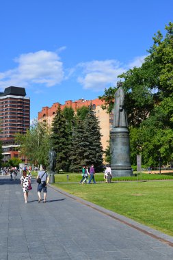 Moscow, Rusya Federasyonu-12.06.2015. İnsanlar sanat Muzeon Park'ta dinlenin. The park 23.46 hektar alan üzerinde yer alır