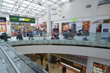 Moskova, Rusya - 04.20.2015. büyük alışveriş merkezi Ladia içinde Mitino food court