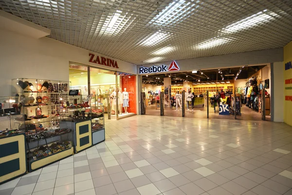 MOSCOW, RÚSSIA - 04.20.2015. Interior grande centro comercial Ladia em Mitino — Fotografia de Stock