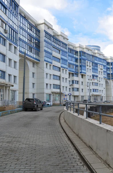 KRASNOGORSK, RÚSSIA - 22 de abril de 2015: Os novos bairros de construção nos subúrbios. Área de desenvolvimento residencial em cerca de 2 milhões de pés quadrados — Fotografia de Stock