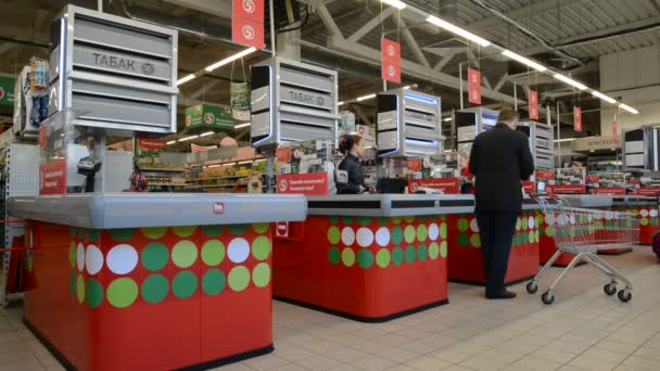 MOSCÚ, RUSIA - 09.15.2015. Pyaterochka - La mayor red rusa de tiendas de alimentos — Vídeo de stock