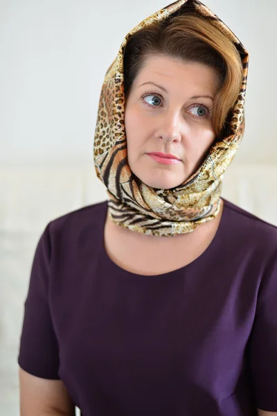 Portrait of a woman in  headscarf. Russian style. — Stock Photo, Image