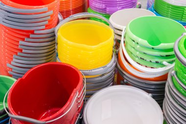 plastik kova yığını